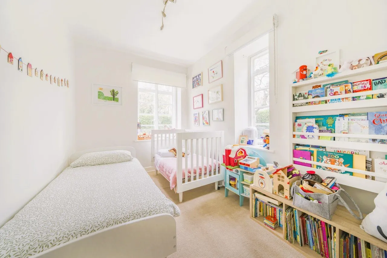 Haverstock Hill, Belsize Park, London, NW3, photo 6