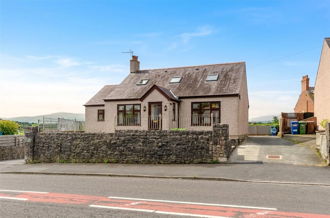 4 bed house for sale, Penrhos Road, Bangor, LL57