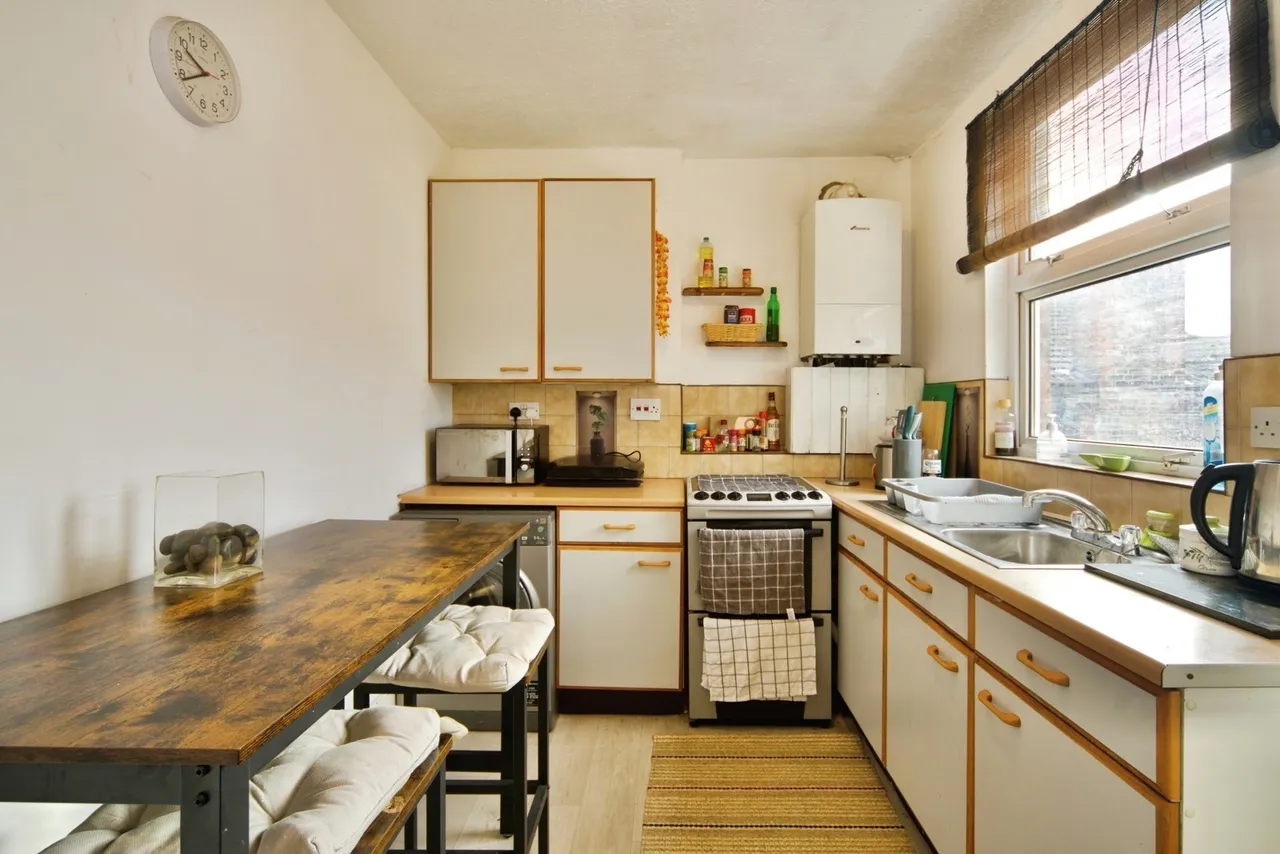 Green Lanes, LONDON, London, N13, photo 6