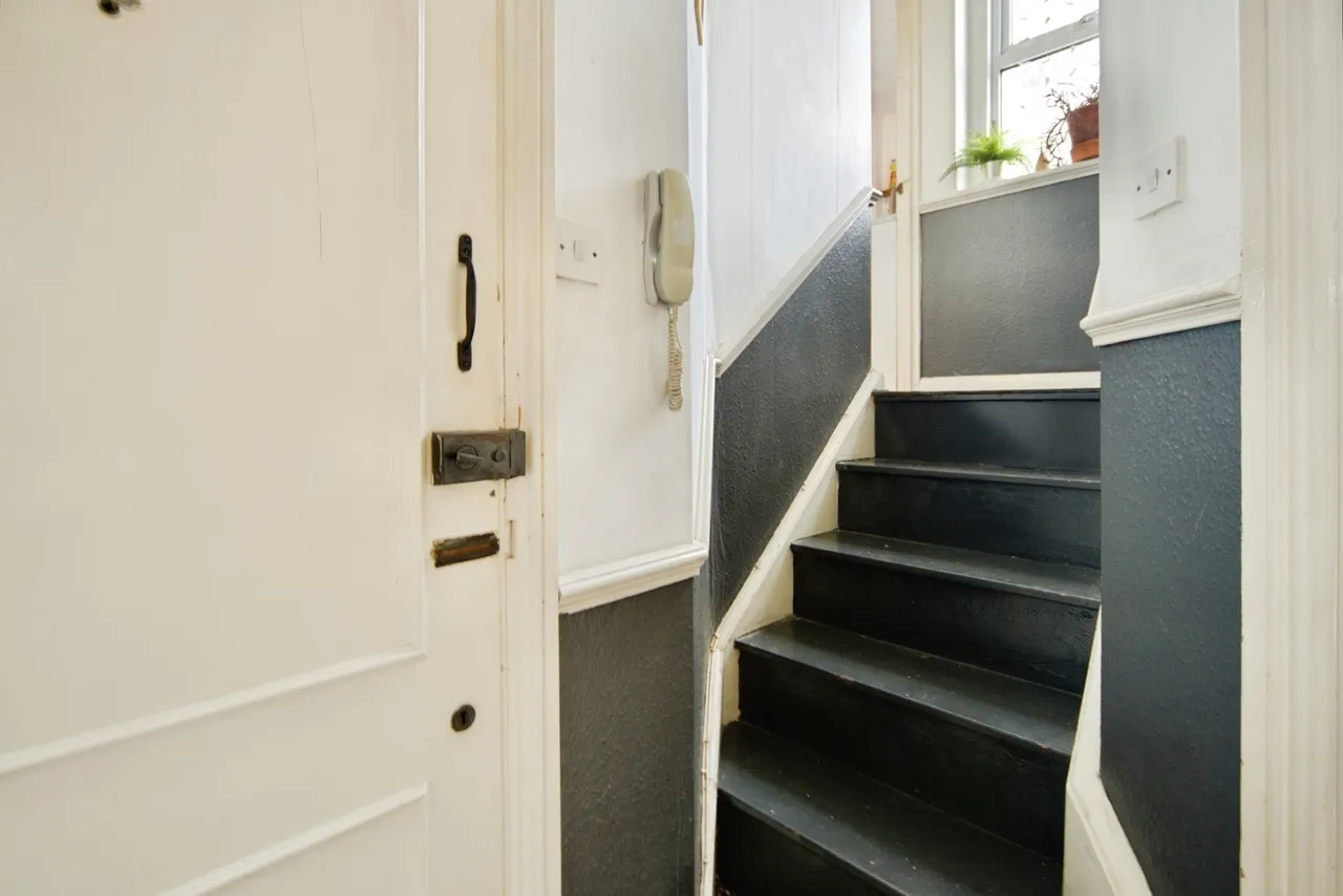 Green Lanes, LONDON, London, N13, photo 14