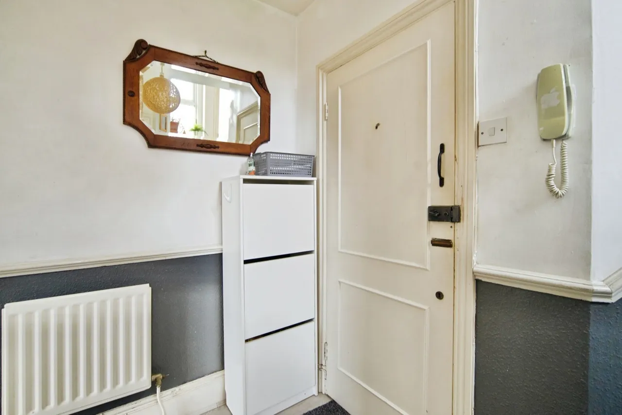 Green Lanes, LONDON, London, N13, photo 11
