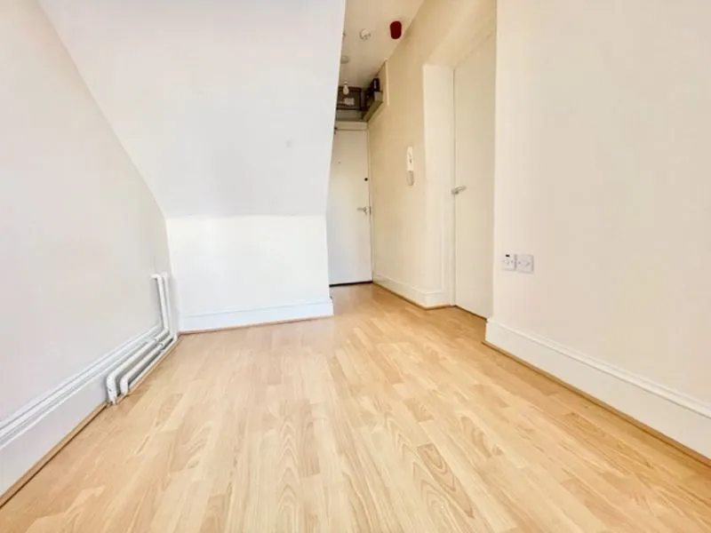 Englands Lane, London NW3 4UE, photo 6