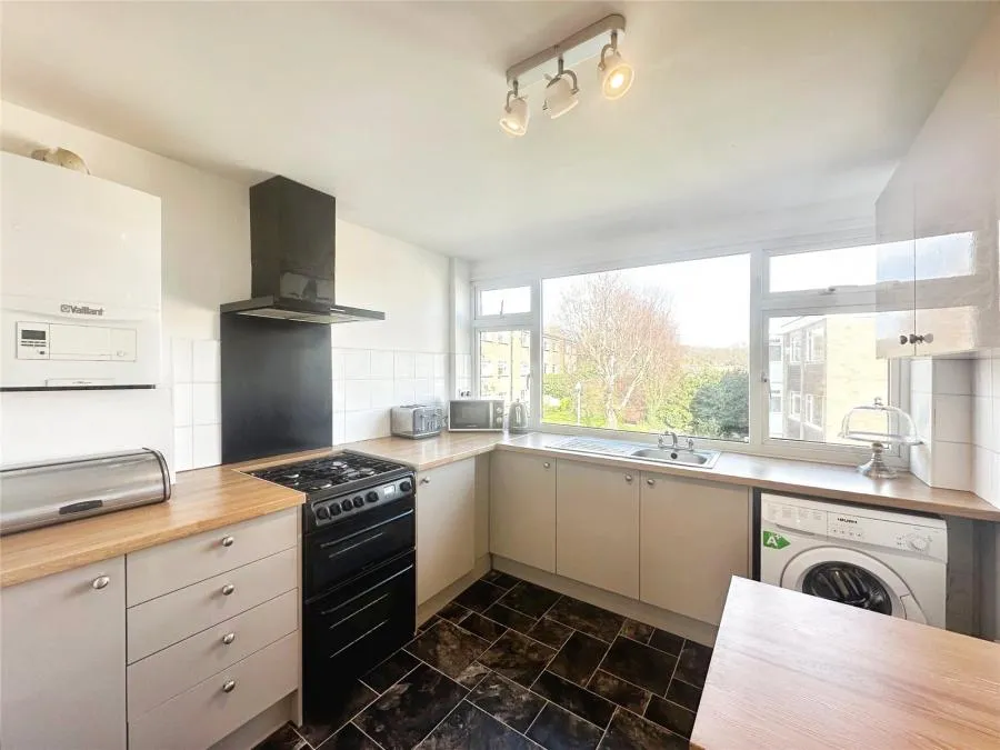 2 bed flat for sale, Alpine Court, Kenilworth, CV8