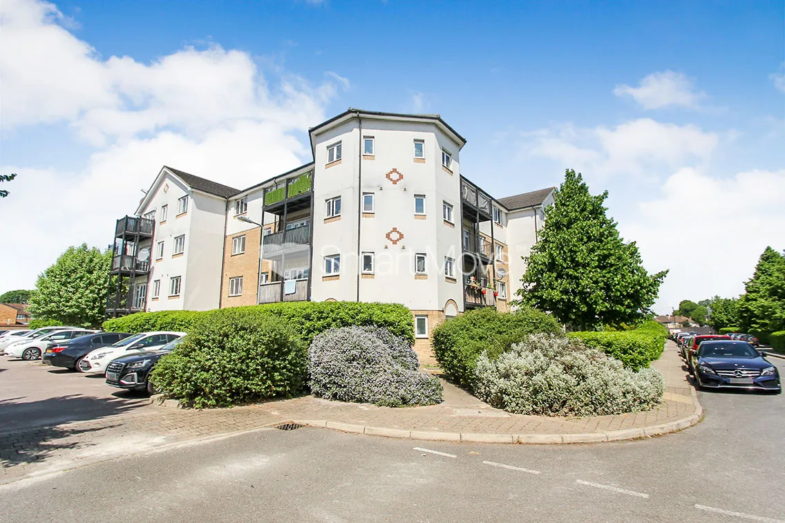 2 bed flat for sale, Enstone Road, Enfield, EN3