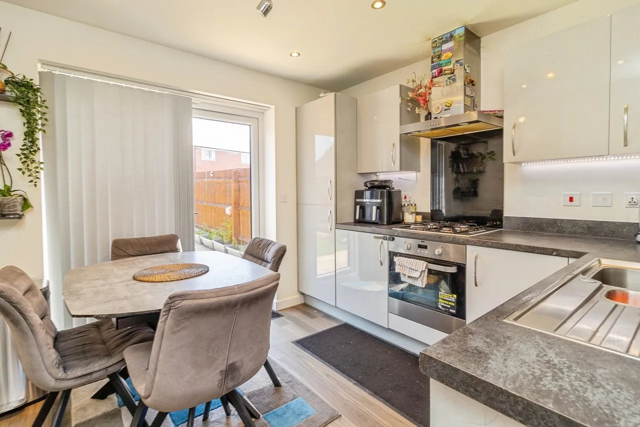 Burney Drive, Eagle Farm South, Milton Keynes, Buckinghamshire, MK17, photo 3