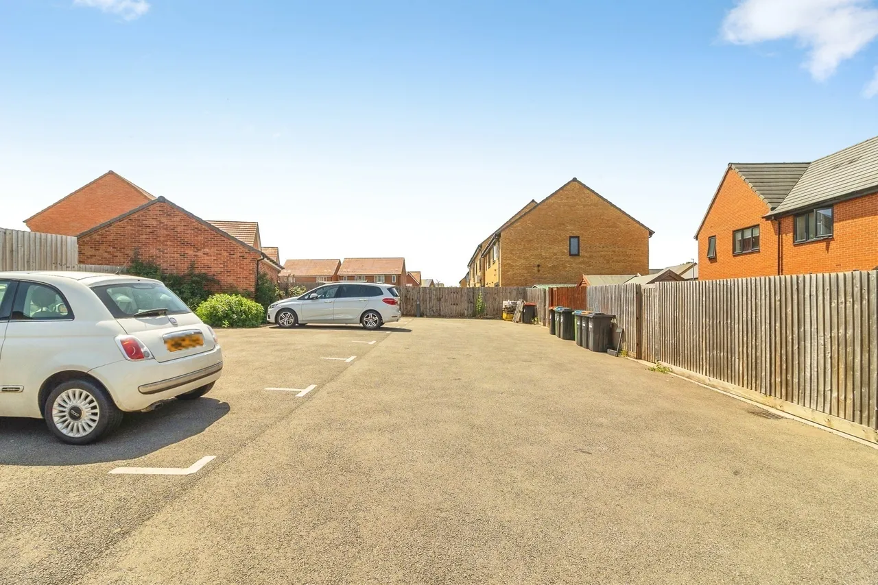 Burney Drive, Eagle Farm South, Milton Keynes, Buckinghamshire, MK17, photo 12