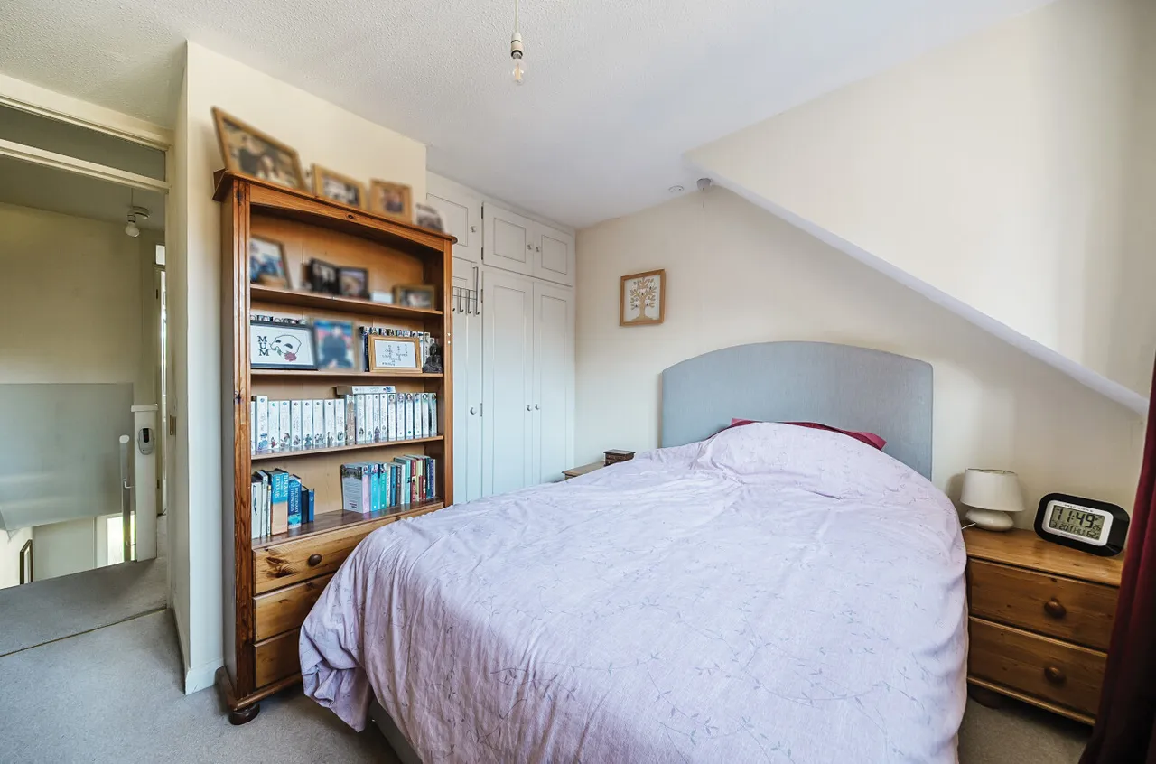 Tower Close, GU30, photo 5