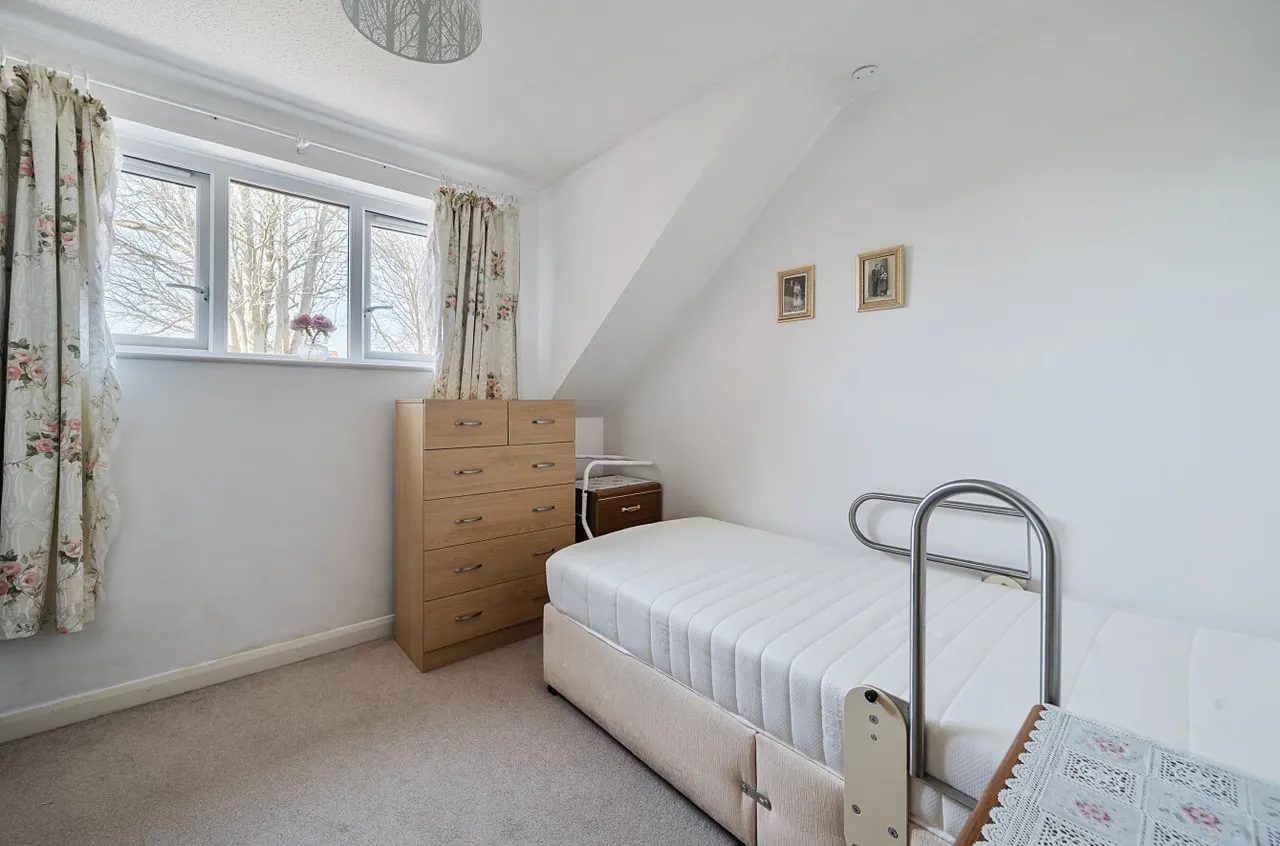 Tower Close, GU30, photo 6