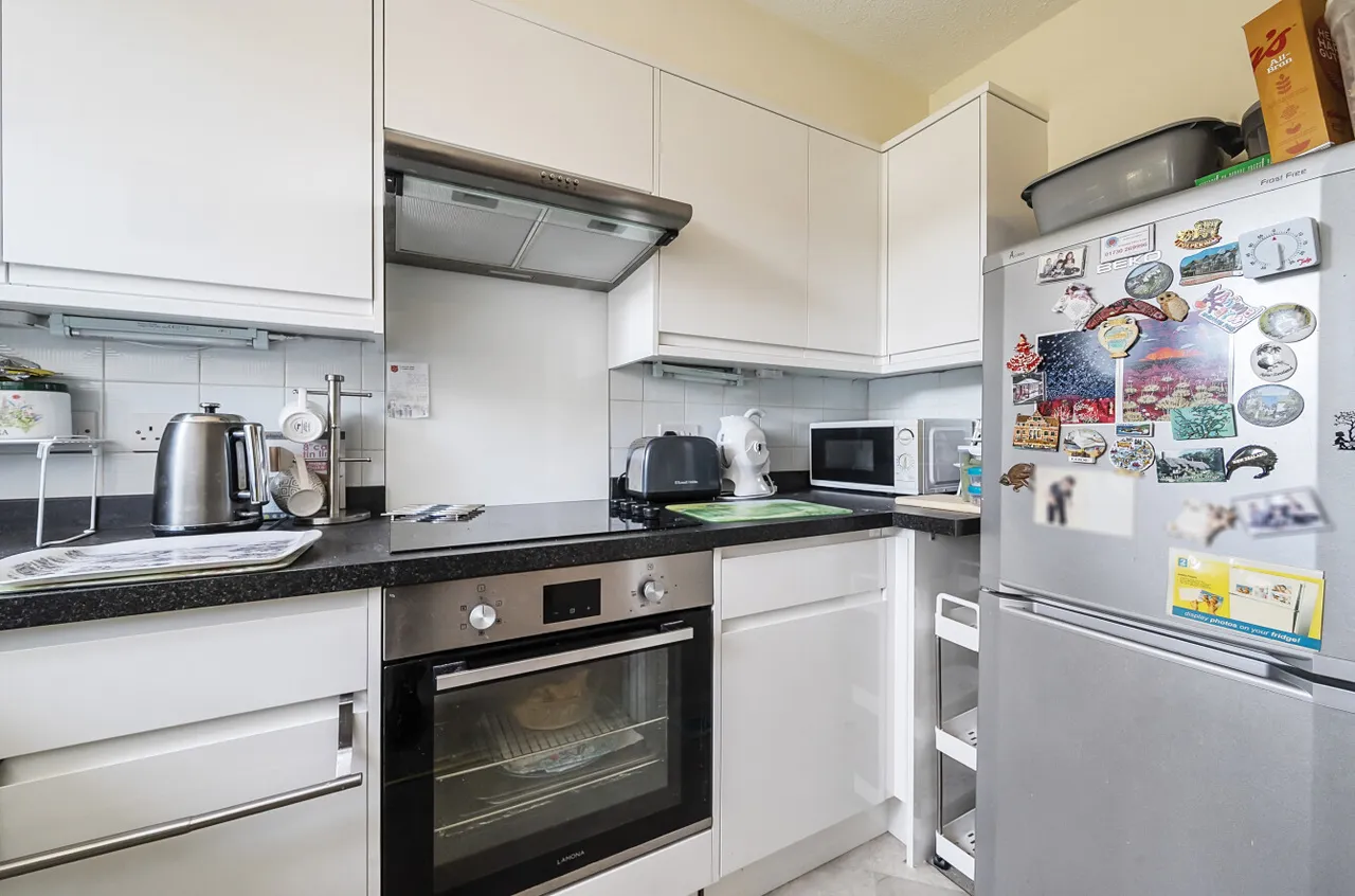 Tower Close, GU30, photo 8