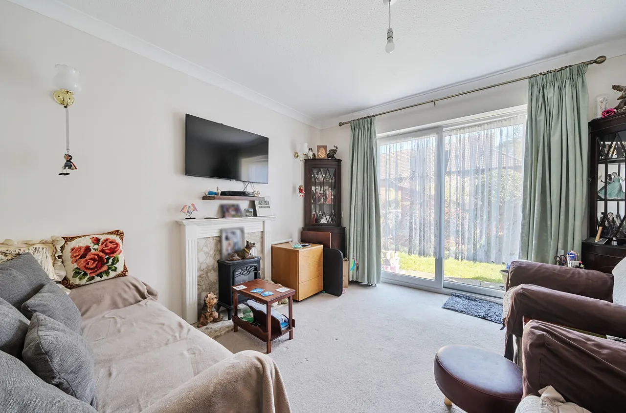 Tower Close, GU30, photo 2