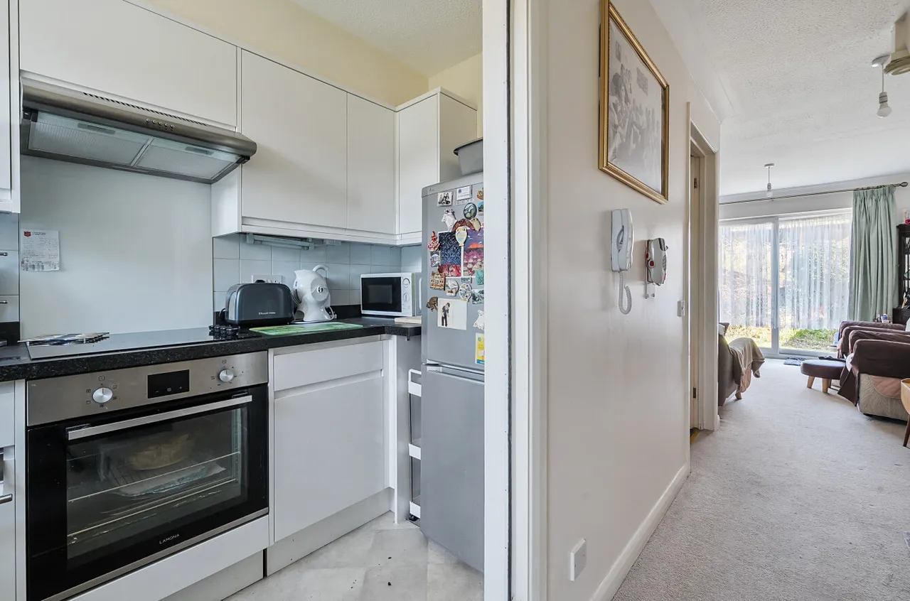 Tower Close, GU30, photo 9