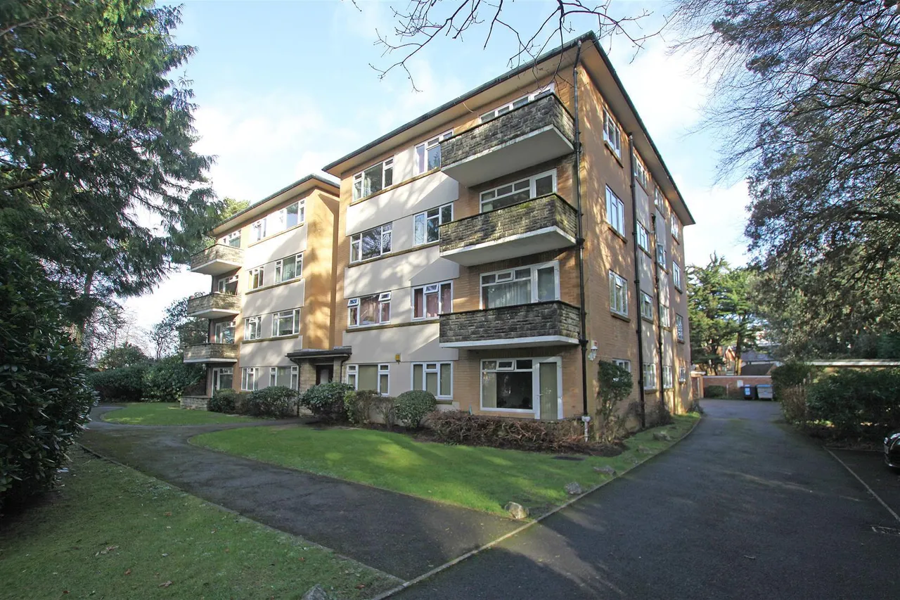 2 bed flat to rent, Manor Road, Bournemouth, BH1