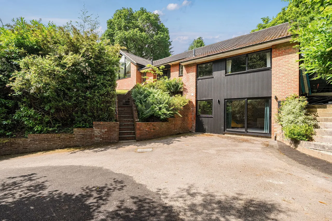 4 bed property for sale, Haste Hill, Haslemere, GU27