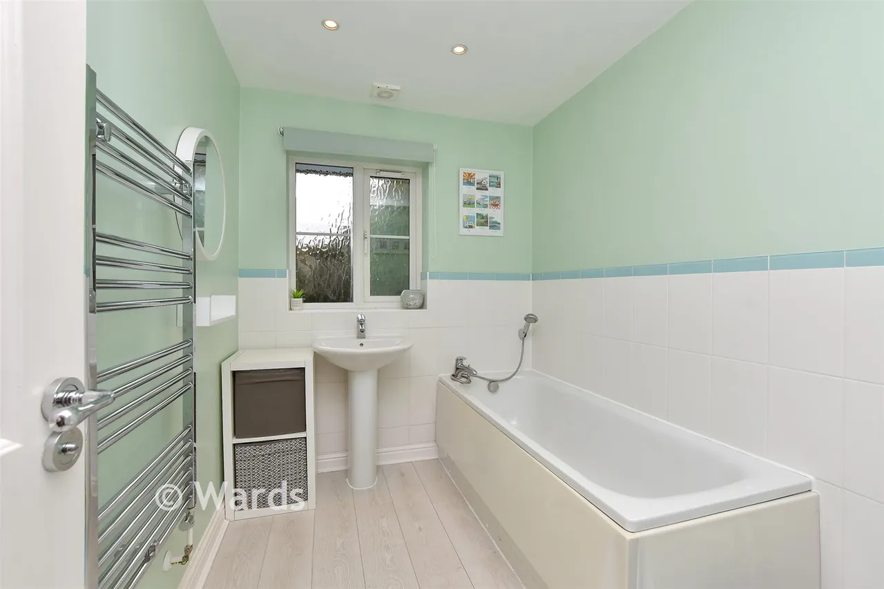 Finch Close, Faversham, ME13, photo 12
