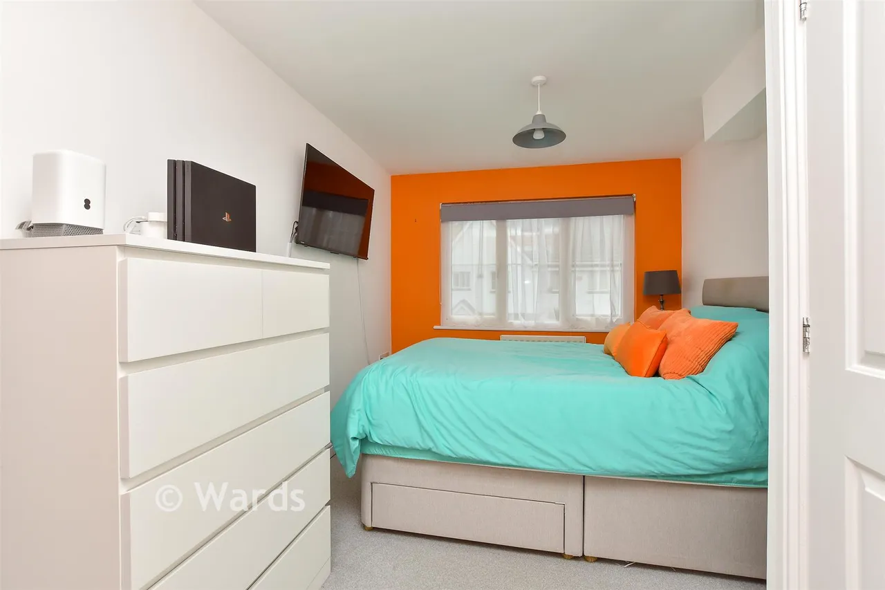 Finch Close, Faversham, ME13, photo 8