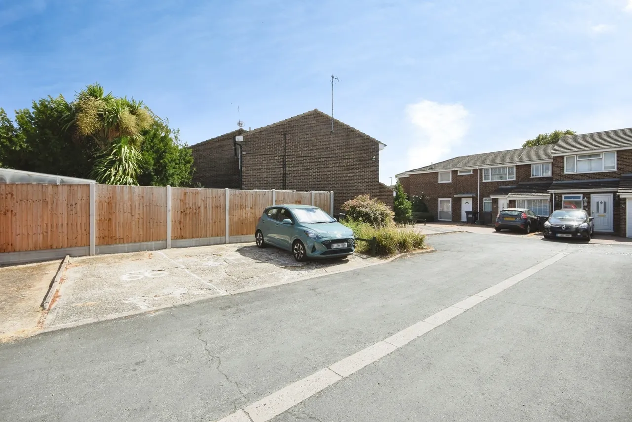 Begonia Close, Chelmsford, Essex, CM1, photo 11