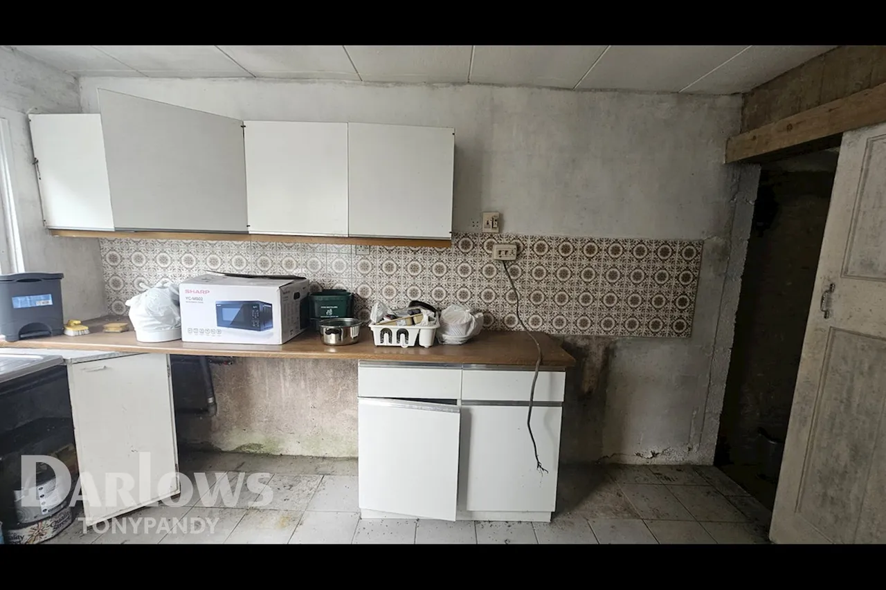 Upper Gynor Place, Ynyshir, CF39, photo 8