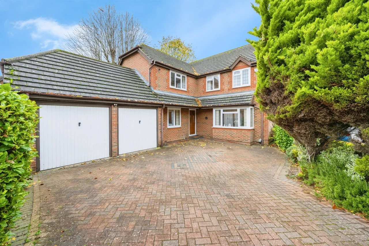 5 bed house for sale — Greenside Park, Luton