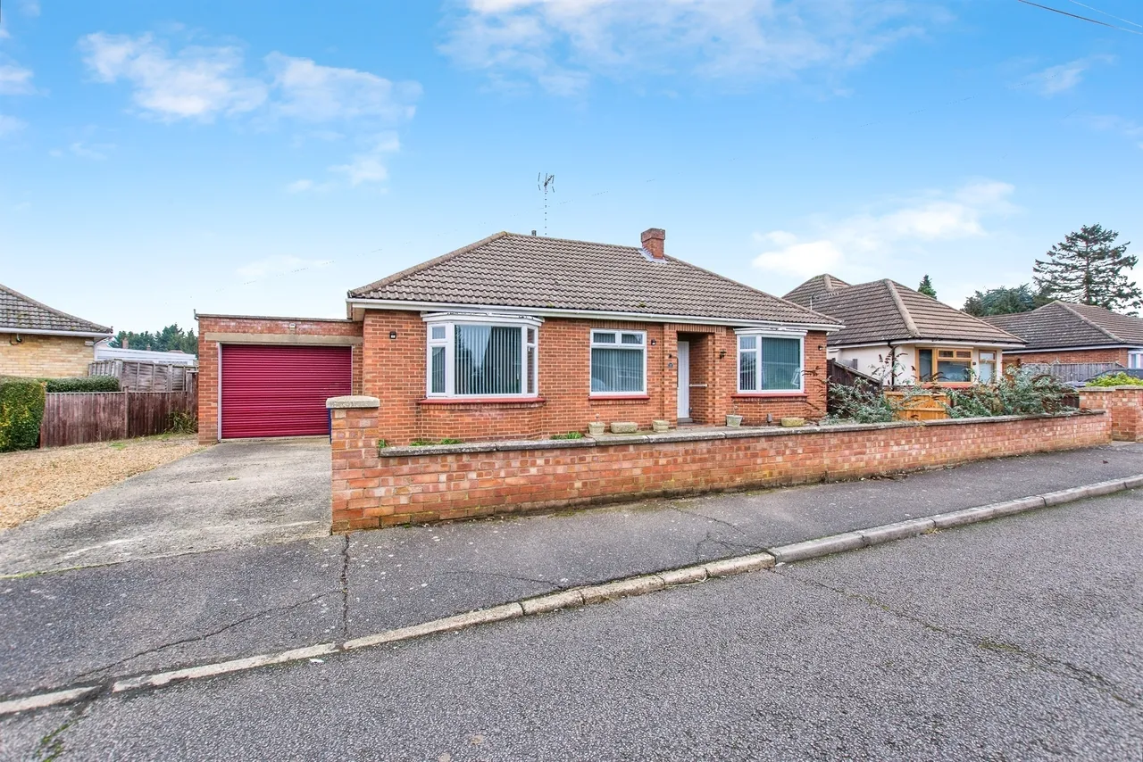 3 bed house for sale — The Chase, Leverington Road, Wisbech