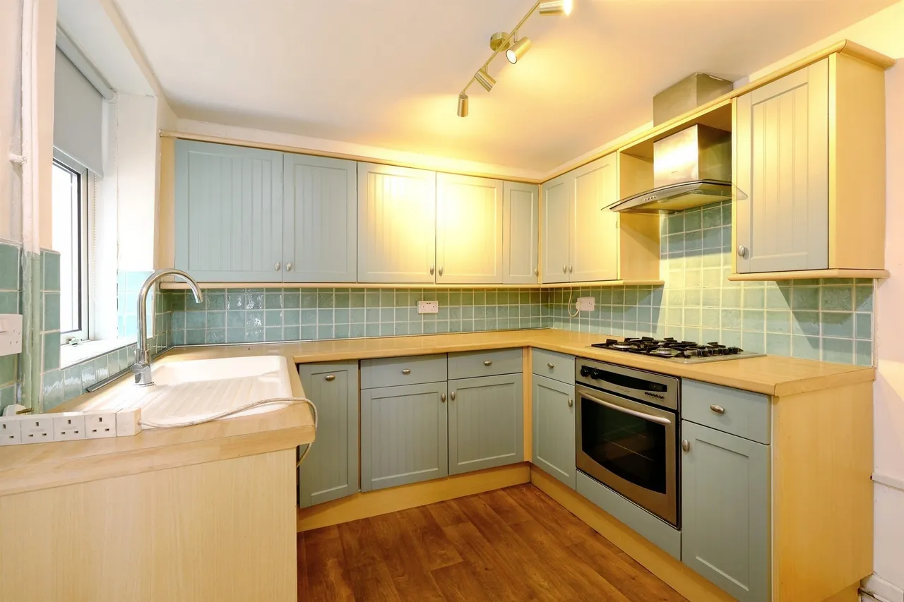 Kimberley Terrace, Tredegar, NP22, photo 4