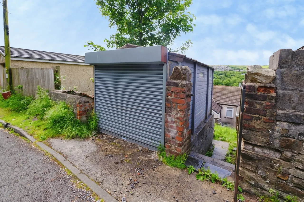 Kimberley Terrace, Tredegar, NP22, photo 9