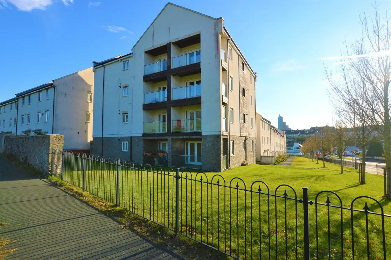 2 bed property for sale — Monroe Gardens, Plymouth, Devon, PL3