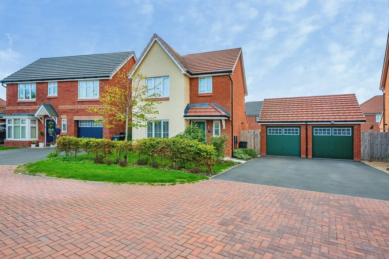 3 bed house for sale, Whitwell Drive, Drakelow, DE15