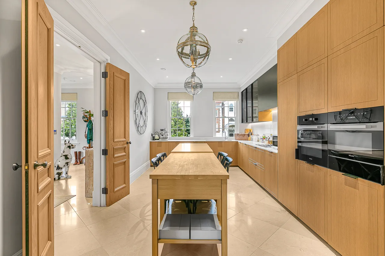 King John Square, Englefield Green, TW20, photo 5