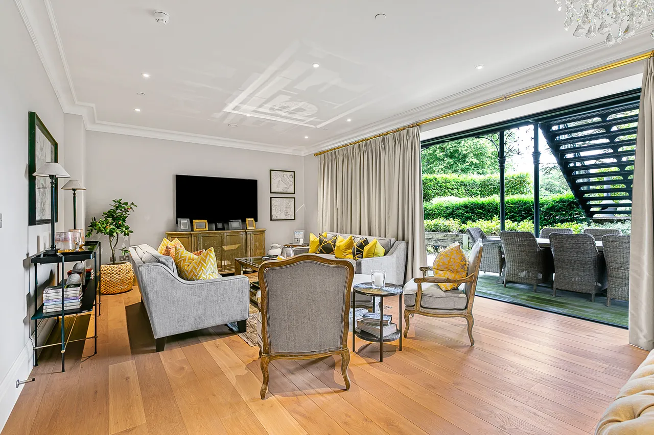 King John Square, Englefield Green, TW20, photo 6