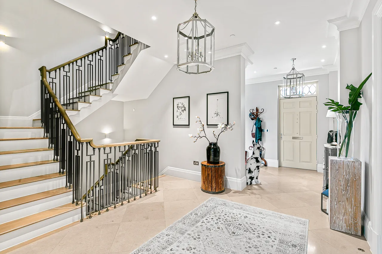 King John Square, Englefield Green, TW20, photo 4