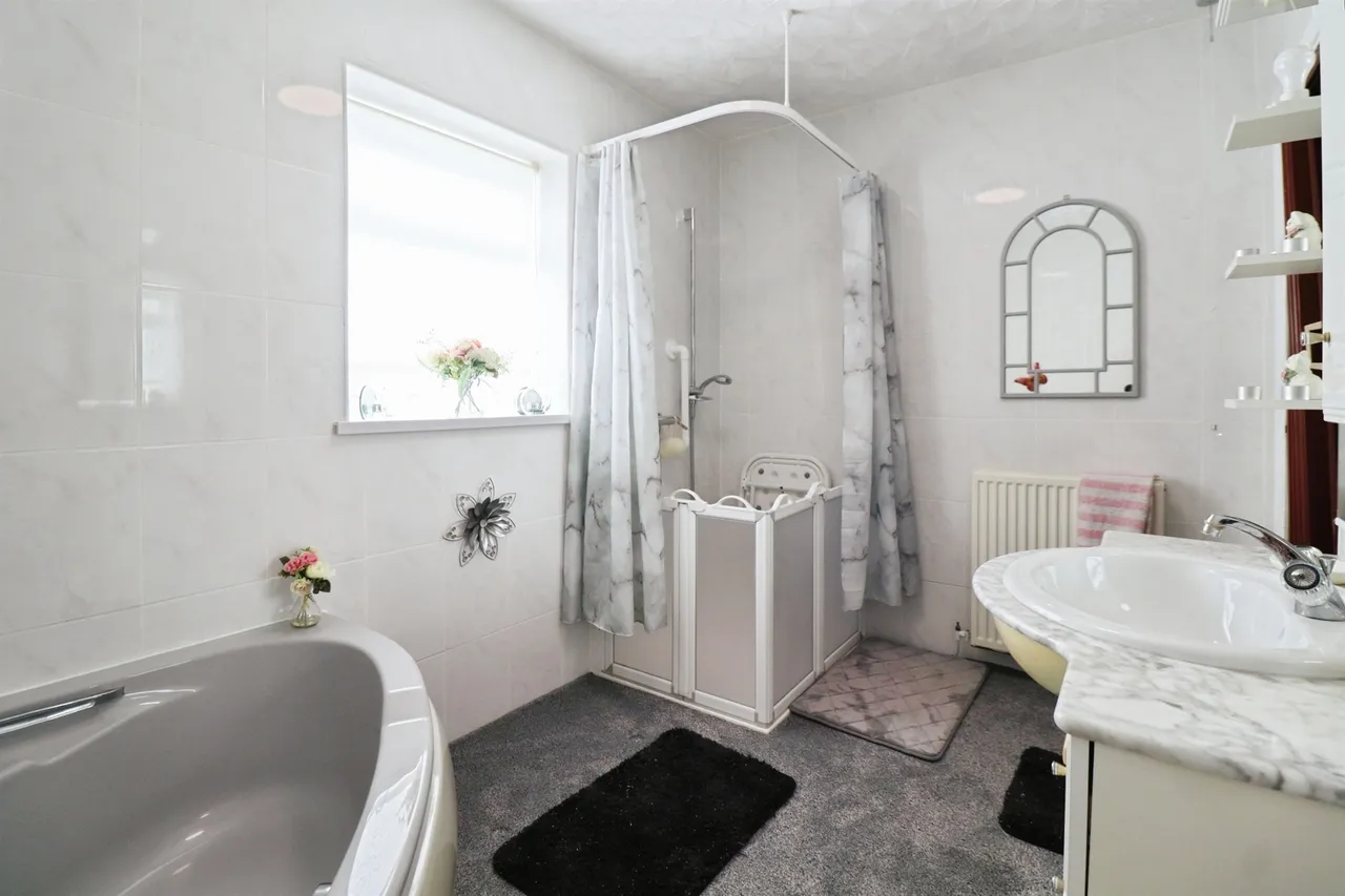 Heol Carnau Cardiff, CF5, photo 16