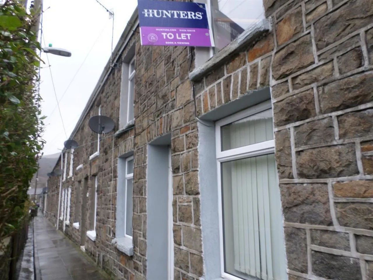 2 bed house to rent, Blaenogwr Terrace, Nantymoel, CF32