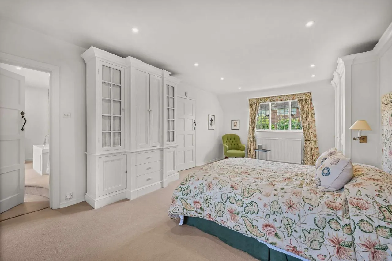 Wellgarth Road, London, NW11, photo 13