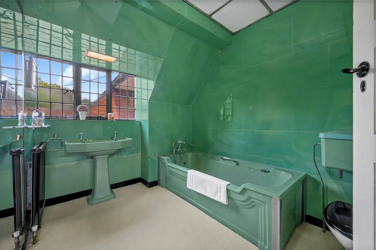 Wellgarth Road, London, NW11, photo 17