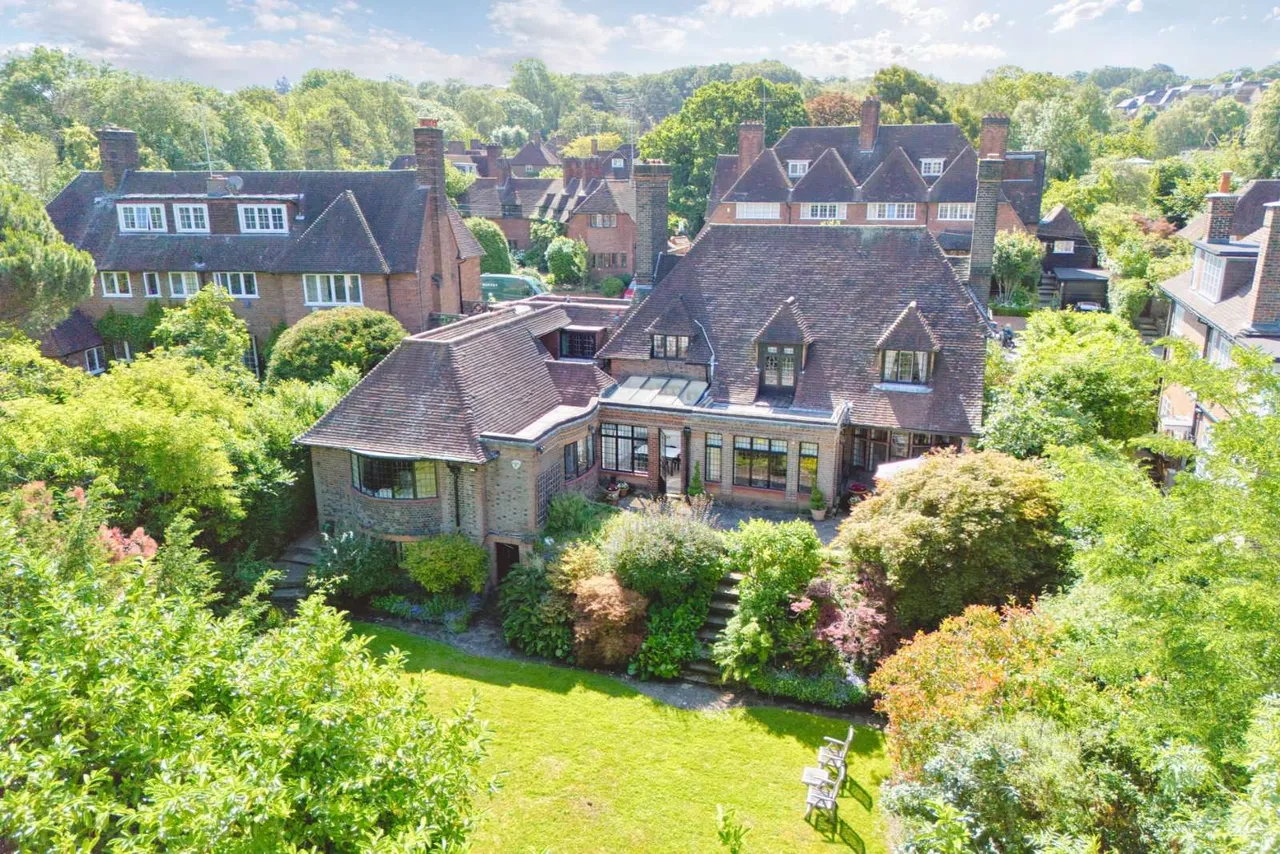 Wellgarth Road, London, NW11, photo 20