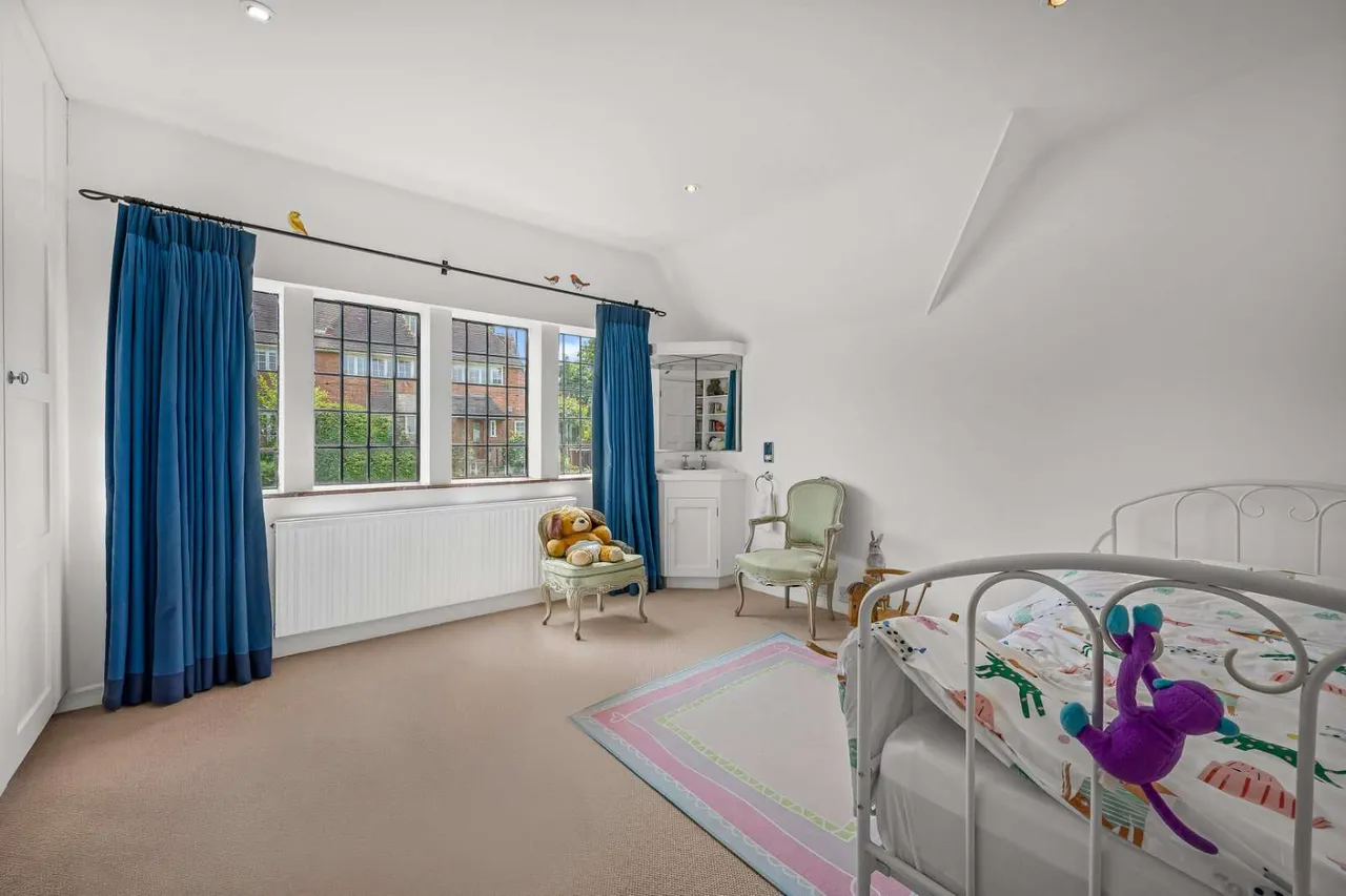 Wellgarth Road, London, NW11, photo 16