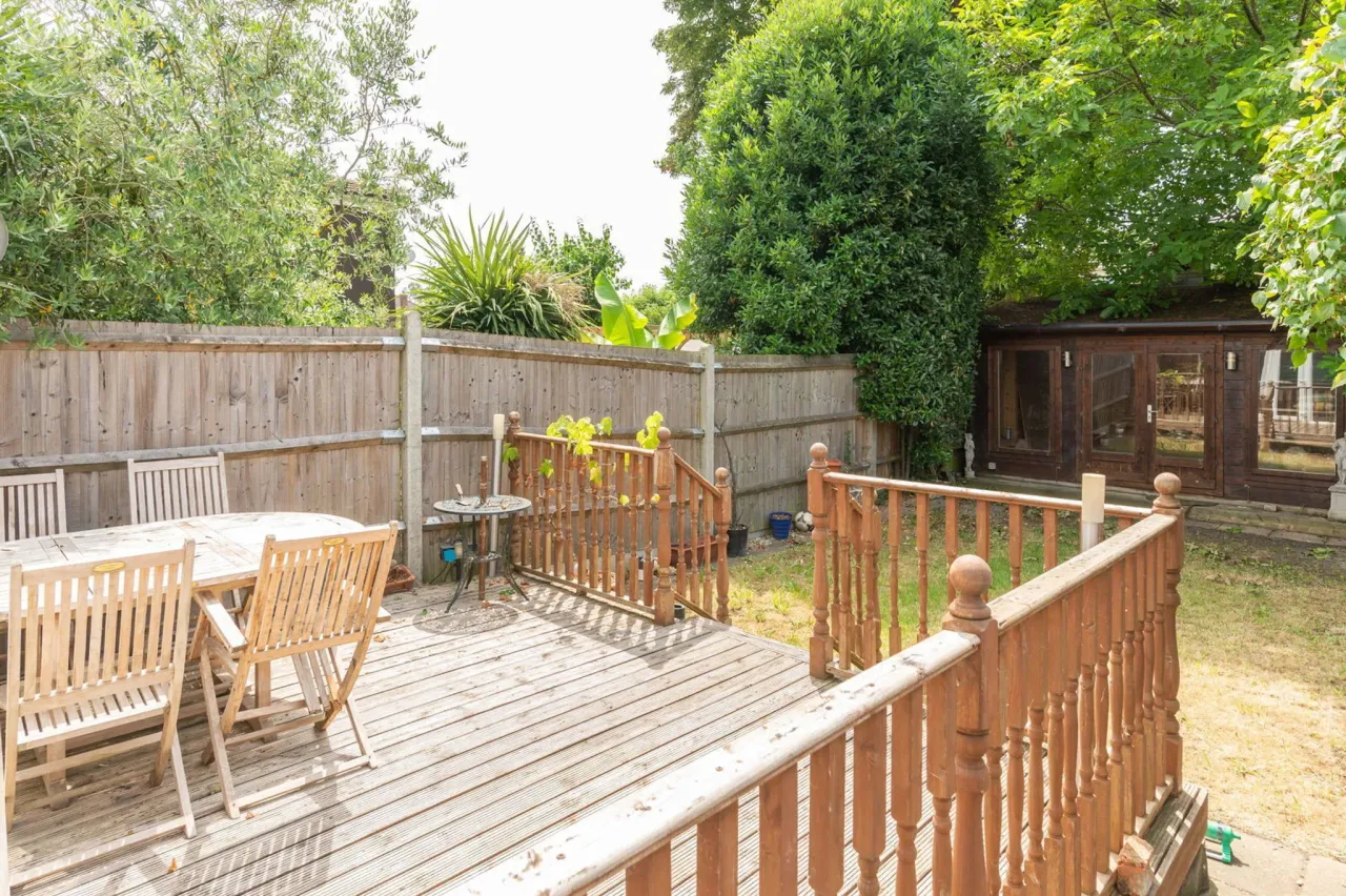 Bridge Road, Chertsey, KT16 8LA, photo 17