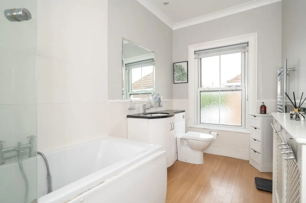 Bridge Road, Chertsey, KT16 8LA, photo 15