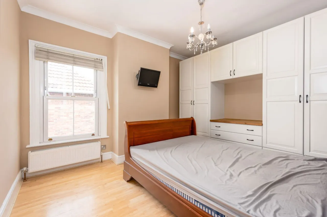 Bridge Road, Chertsey, KT16 8LA, photo 13
