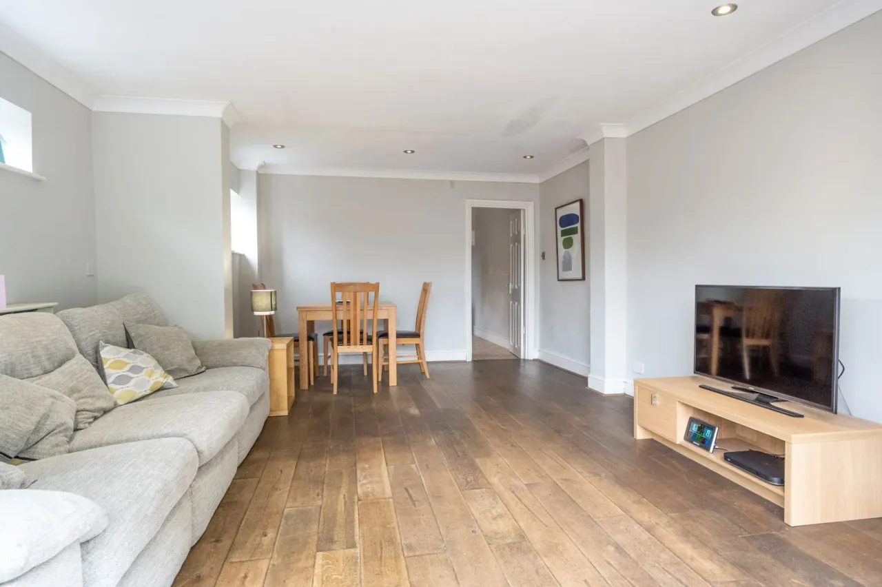 Bridge Road, Chertsey, KT16 8LA, photo 3