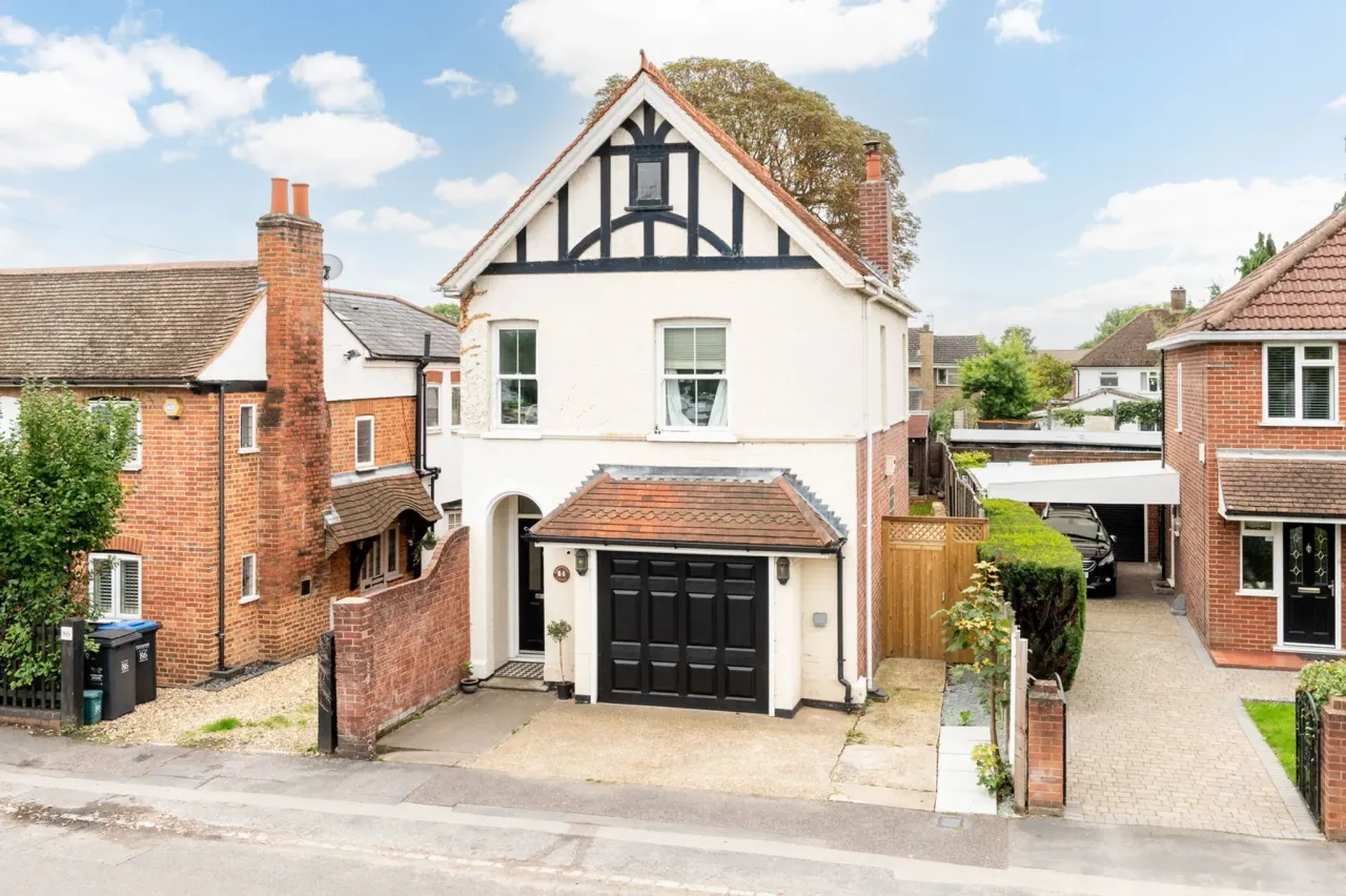 4 bed house for sale — Bridge Road, Chertsey, KT16 8LA