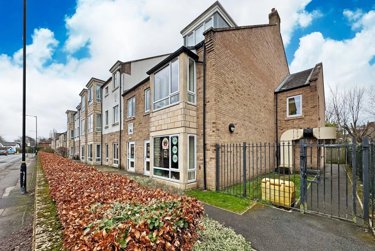 Tulip Drive, Timperley, Cheshire WA15 6LP, photo 18
