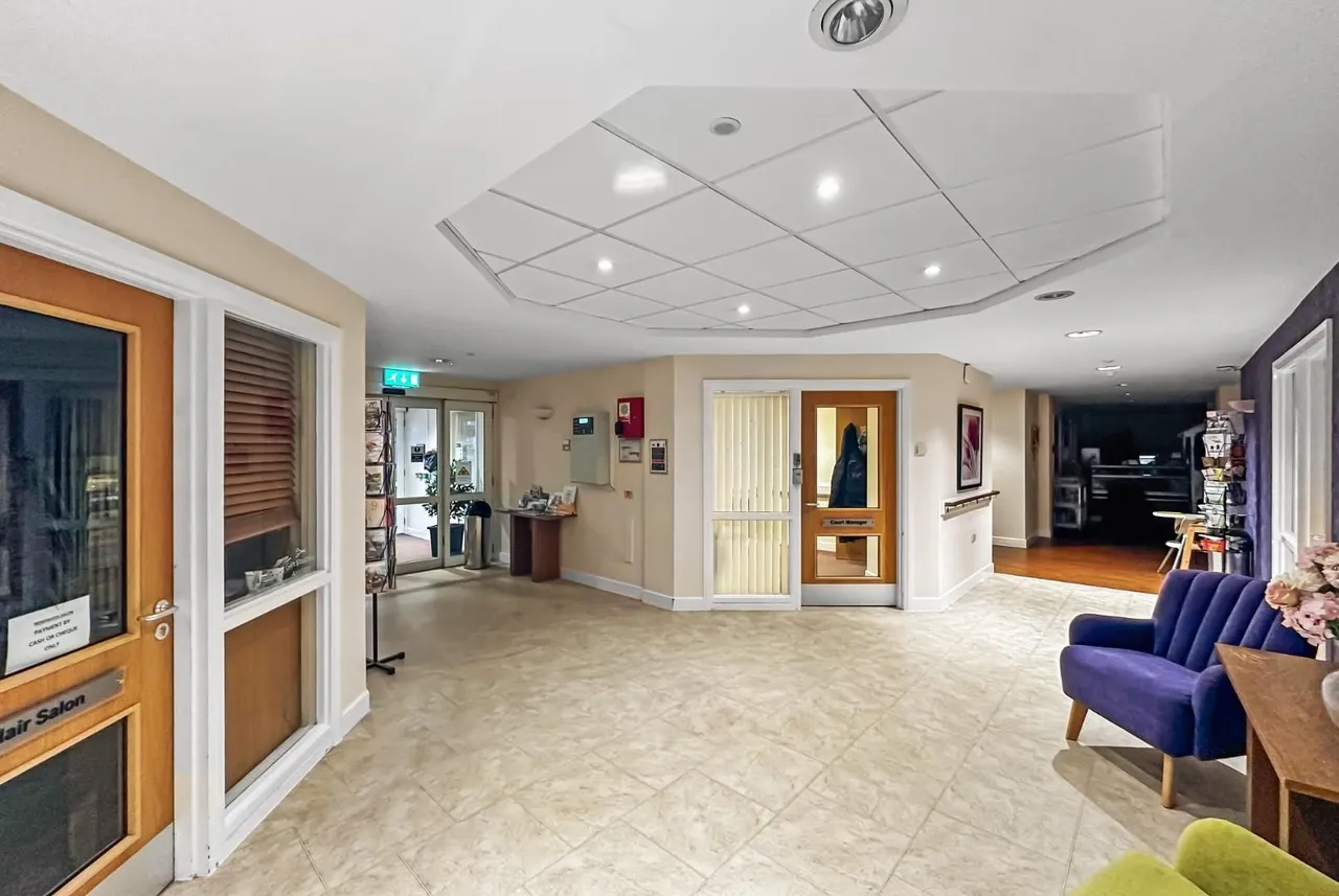 Tulip Drive, Timperley, Cheshire WA15 6LP, photo 17