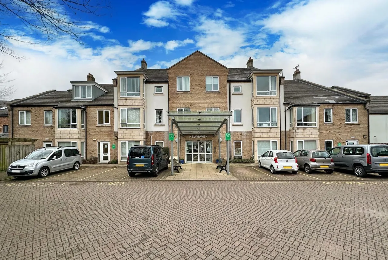 Tulip Drive, Timperley, Cheshire WA15 6LP, photo 5