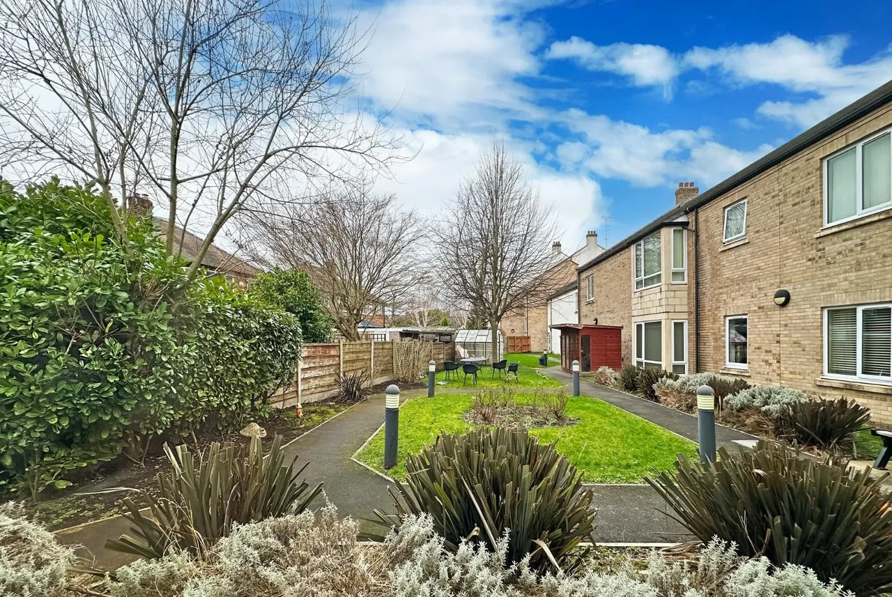 Tulip Drive, Timperley, Cheshire WA15 6LP, photo 6