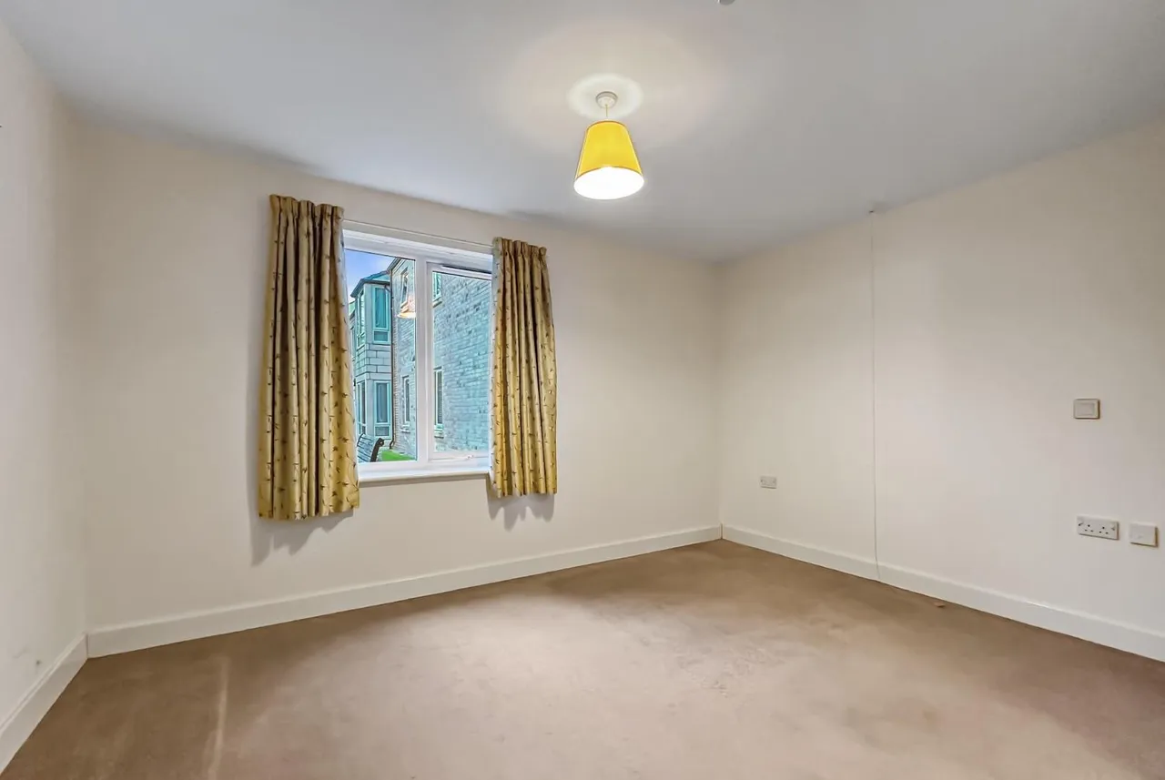 Tulip Drive, Timperley, Cheshire WA15 6LP, photo 4