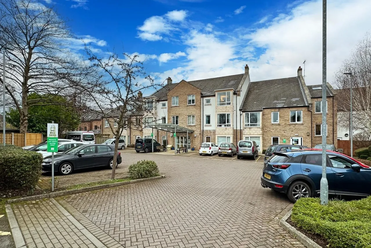 Tulip Drive, Timperley, Cheshire WA15 6LP, photo 19
