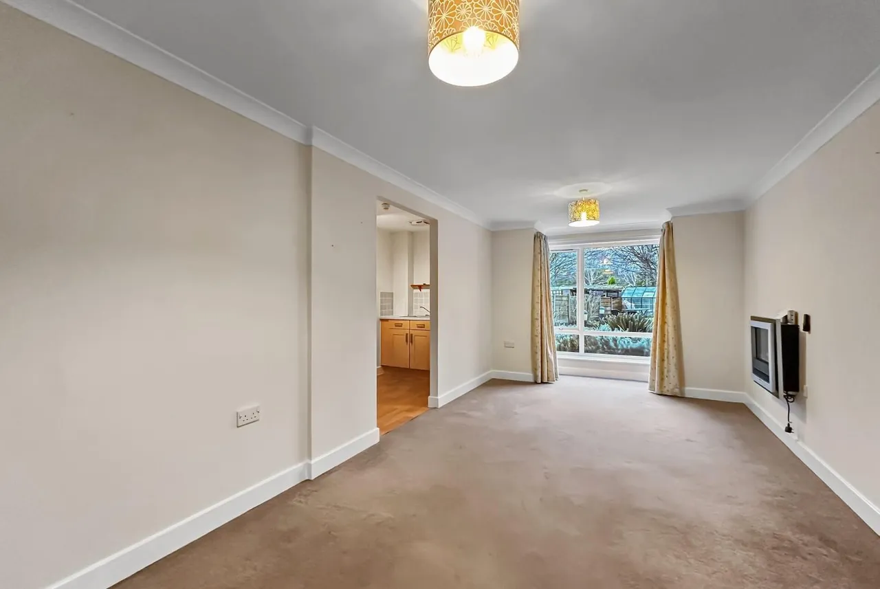 Tulip Drive, Timperley, Cheshire WA15 6LP, photo 2
