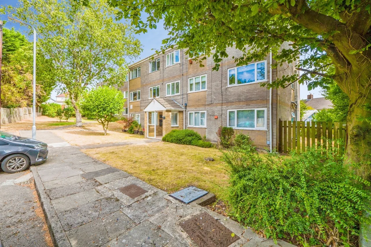 2 bed flat for sale — Wentloog Close, Rumney, Cardiff