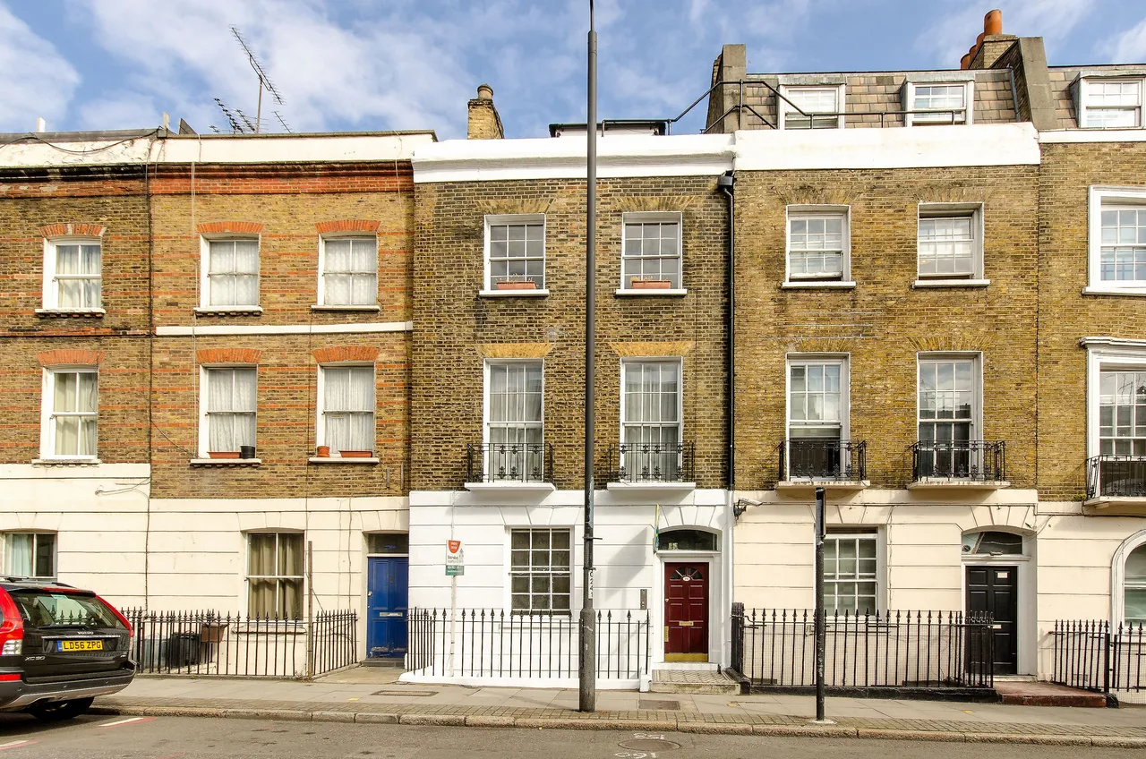 4 bed flat for sale — Flat 1, 26 Swinton Street, London